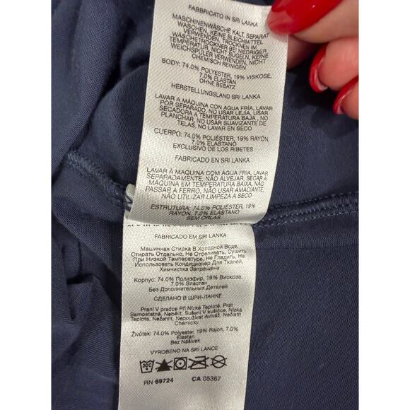 Columbia Blue Scoop Front V‑Back Top Soft Stretch Size XL Excellent - Picture 7 of 8